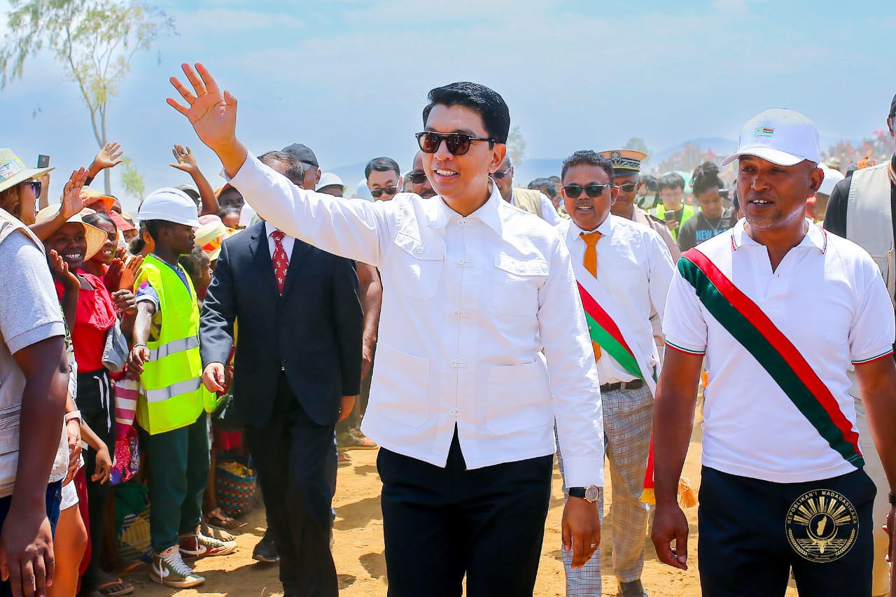 Ranomafana - Ankazobe : Fanombohan'ny tetikasa hametrahana tobim-pamokarana herinaratra